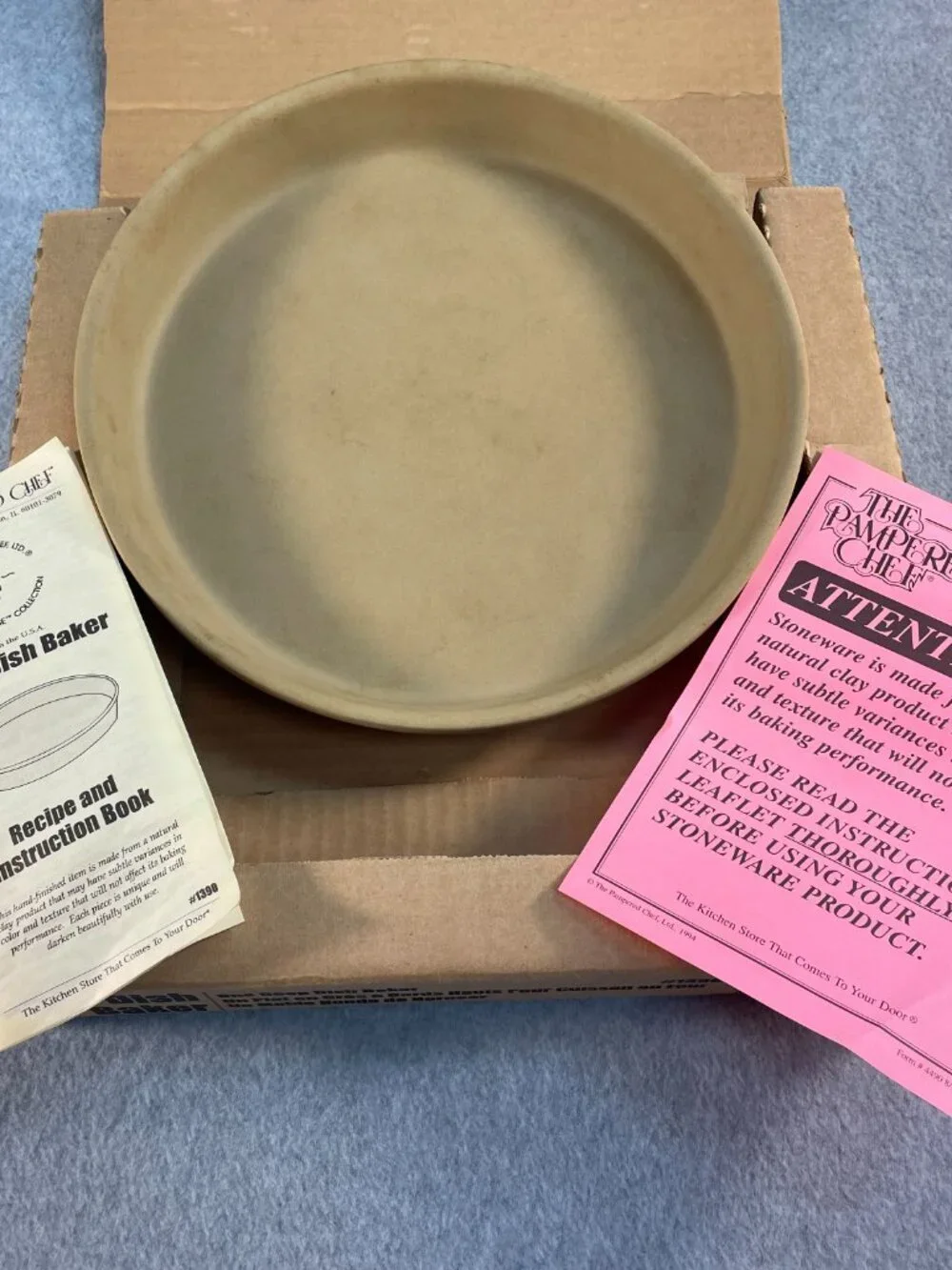 Pampered Chef Deep Dish Baker Round Stoneware Baking Family Heritage #1390 10 in